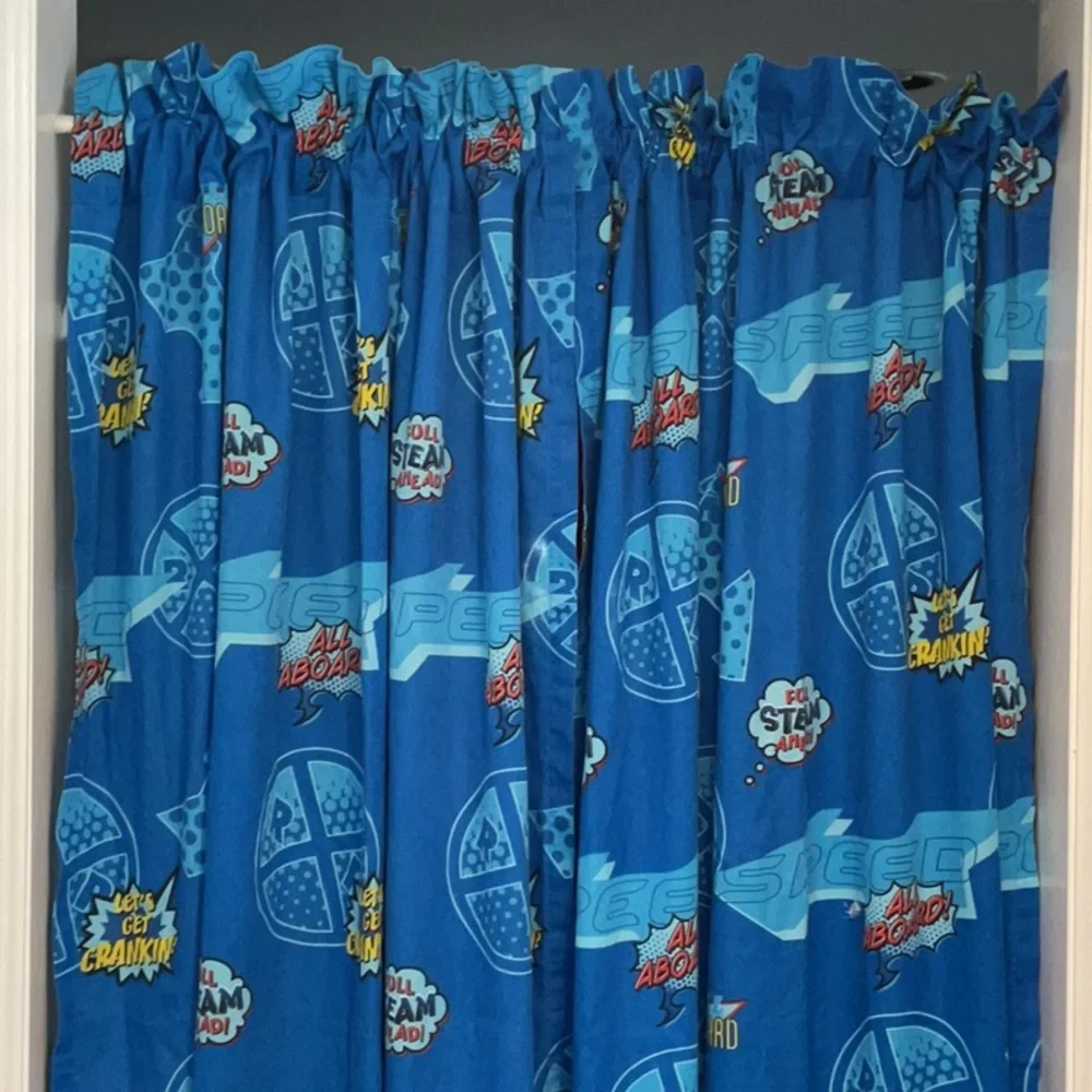 Thomas the Train curtains 2 panels.